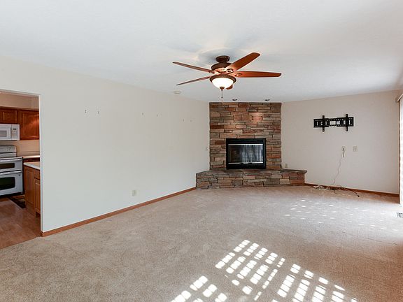 4th image of 6038 Montague Ln