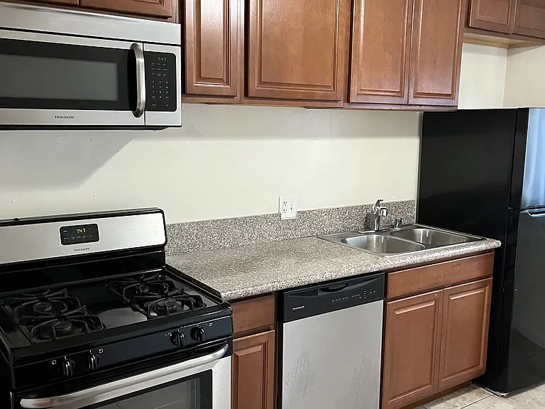 4480 Euclid Ave #K — Photo 5