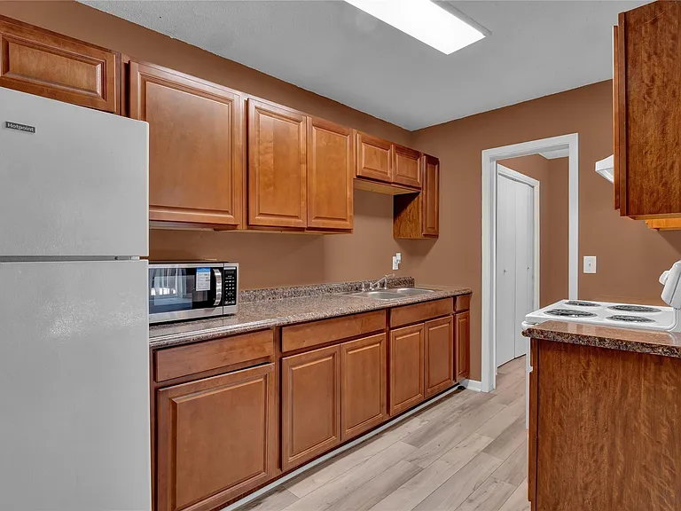 5002 Blue Spruce Cir #C — Photo 9