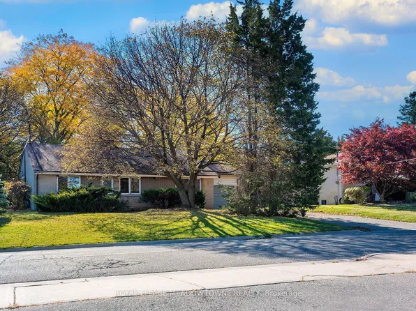 112 Vista Blvd, Mississauga, ON L5M 1V9