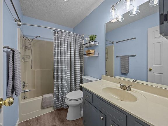 5th image of 1250 Edgewood Ct