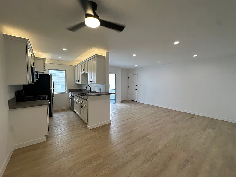 1638 Granville Ave #5 — Photo 14