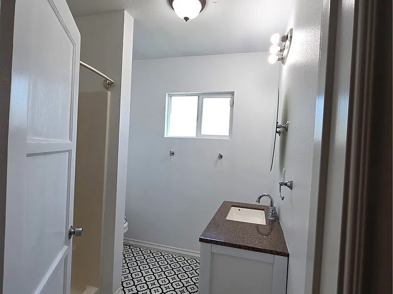863 N 9th Ave — Photo 17
