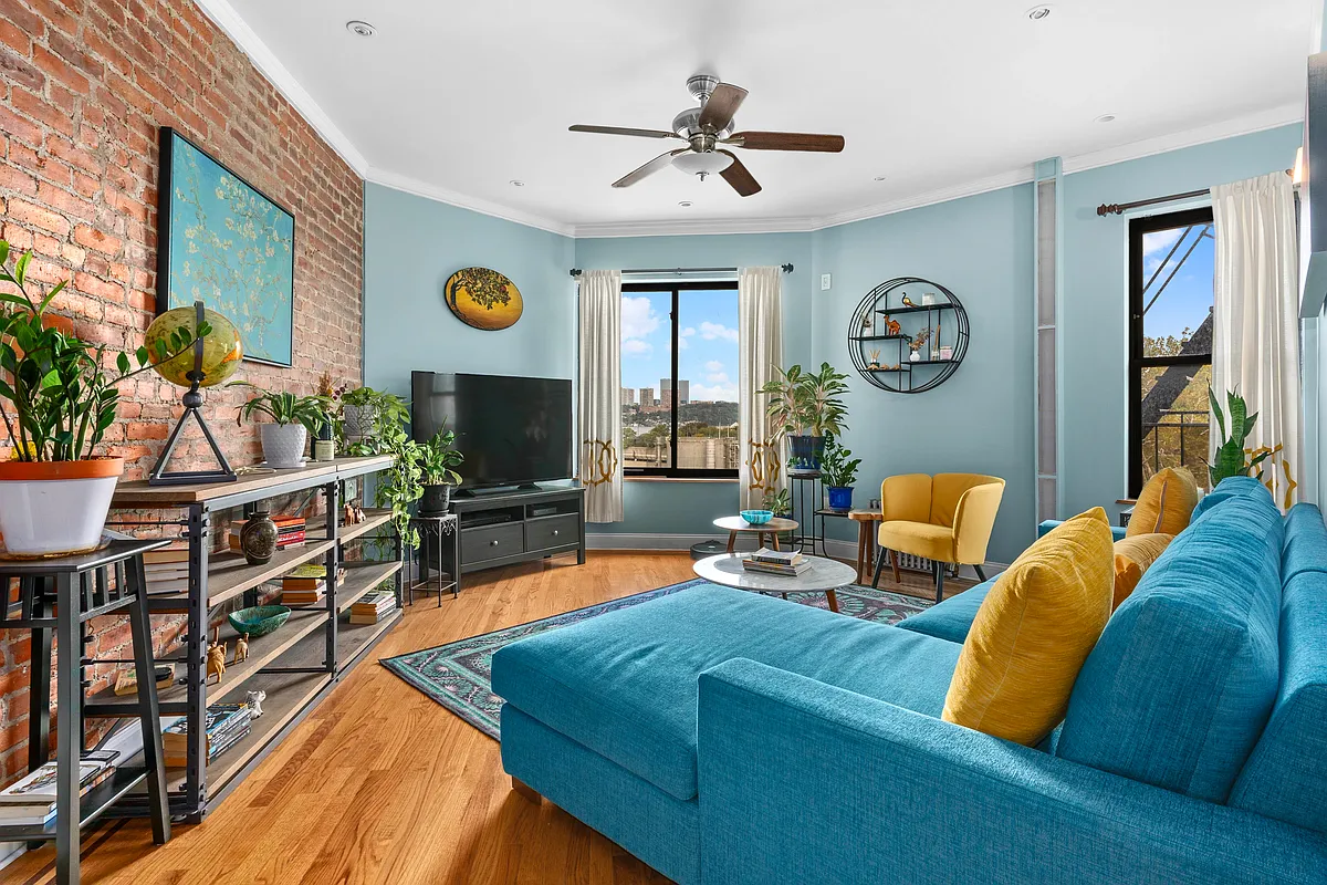 575 Riverside Drive 44