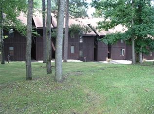 3 Hawthorne Dr, Eagle, WI 53119