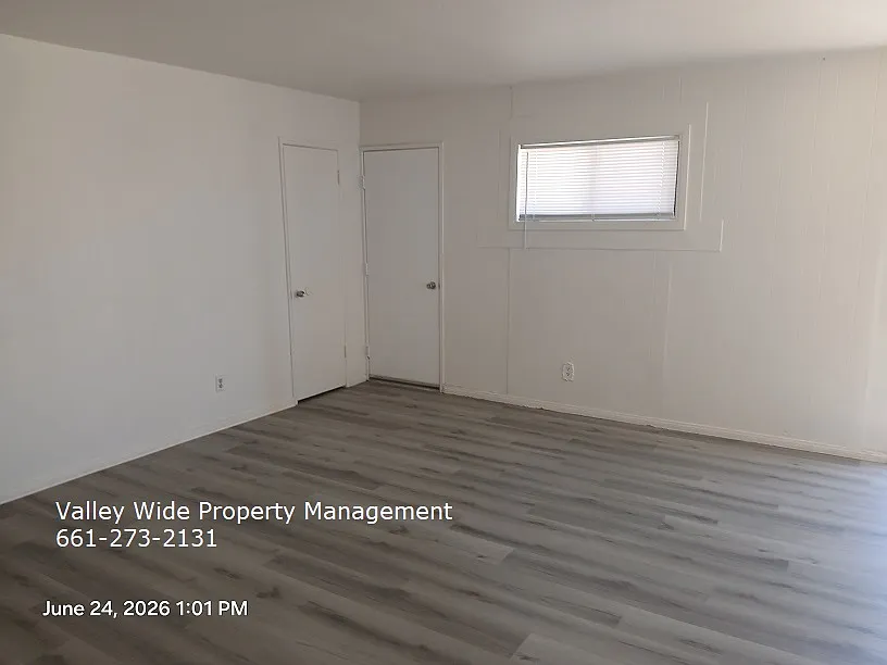 3 bed, 896 sqft, $2,100 — Photo 3