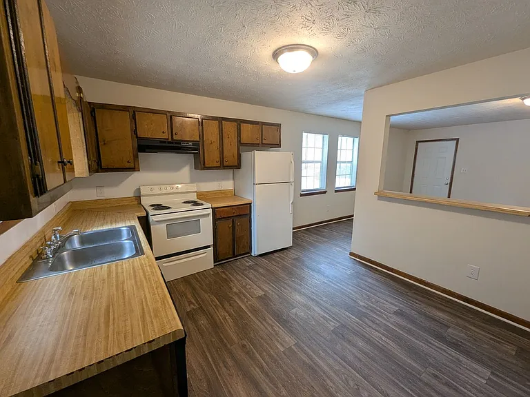 410/412 Rustwood Dr — Photo 3