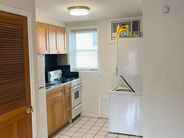 2427 Madison Sq #2 — Photo 8