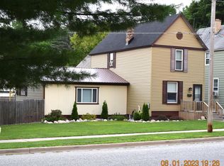1009 Johnston St, Sault Sainte Marie, MI 49783