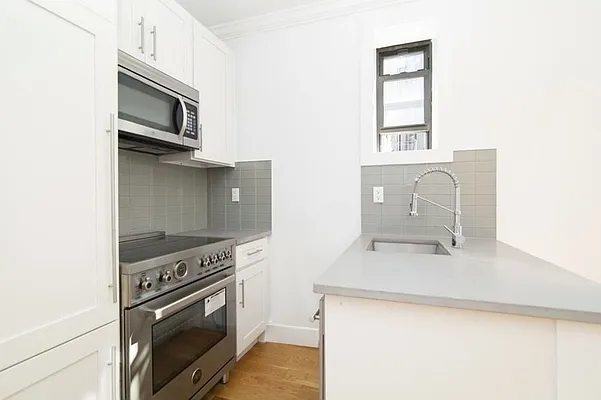 Rented by REAL New York | media 33