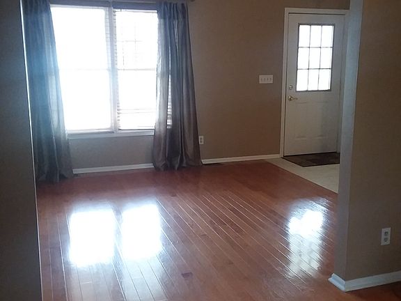 5th image of 9740 Woodhurst Dr