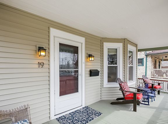 3rd image of 19 Brewster Ave