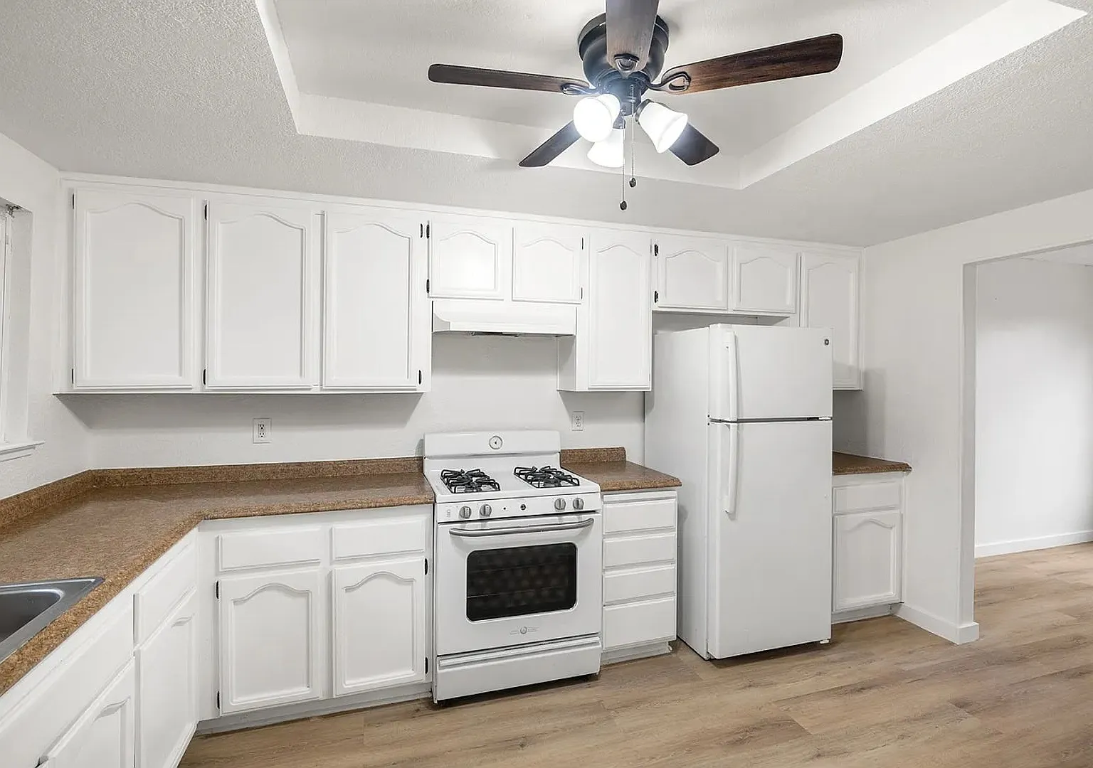 Fairfield, Remodeled 4 Bedroom Home on Quiet Court with Flexible Layout — Photo 2