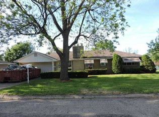 408 Crestwood Ct, Washburn, IL 61570