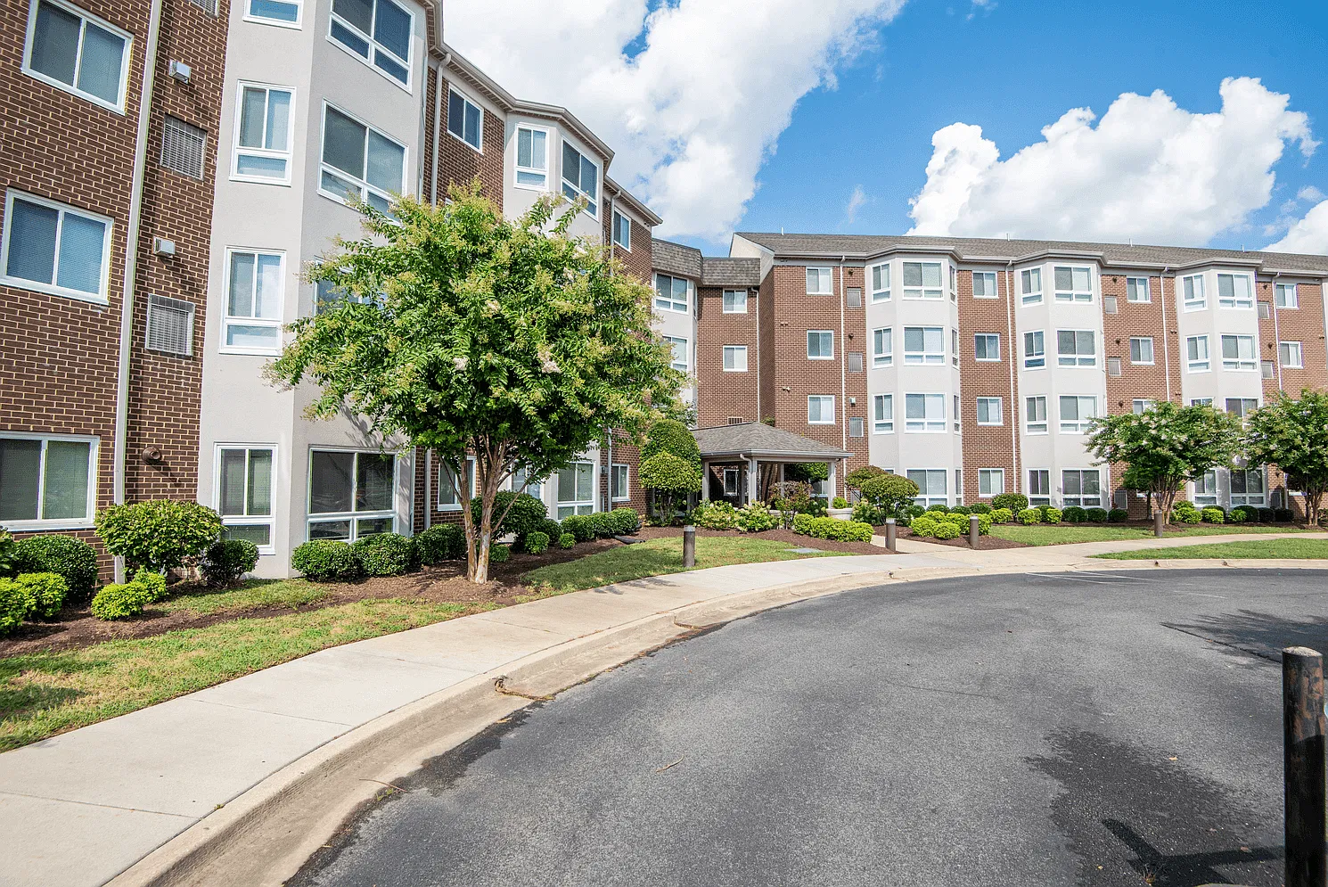 Village Lake Apartments — Photo 4
