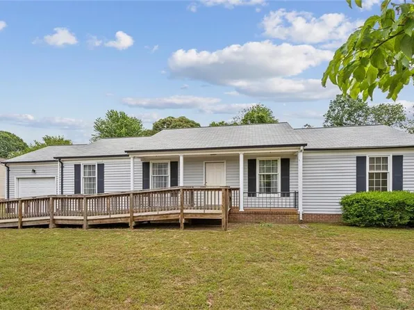 6724 Powhatan Dr, Hayes, VA 23072