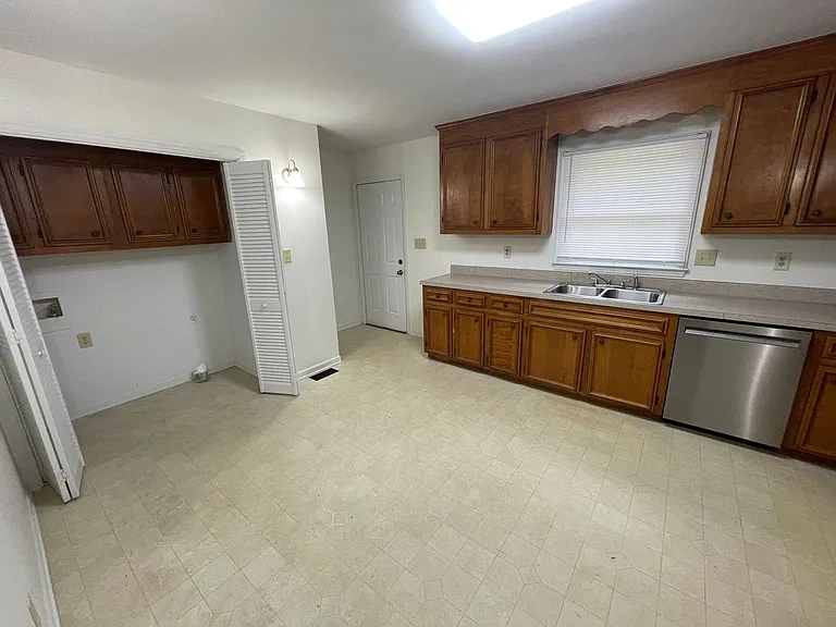 408 Sunset Dr — Photo 7