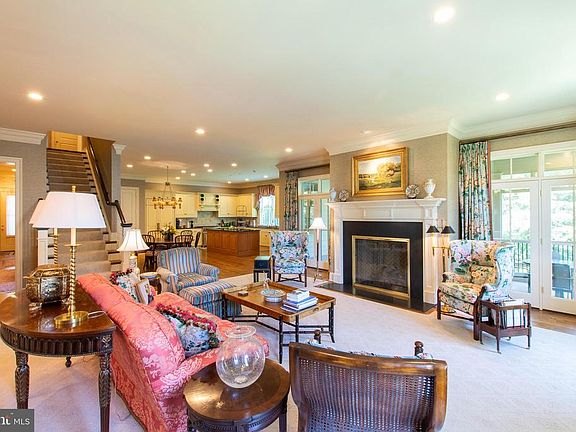 5th image of 402 N Stone Brook Ln