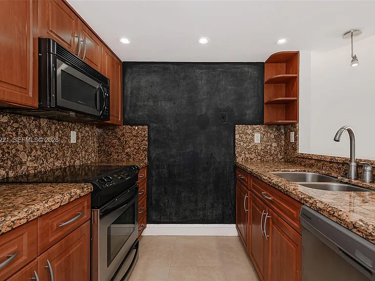 4520 SW 68th Court Cir #5-25 — Photo 5