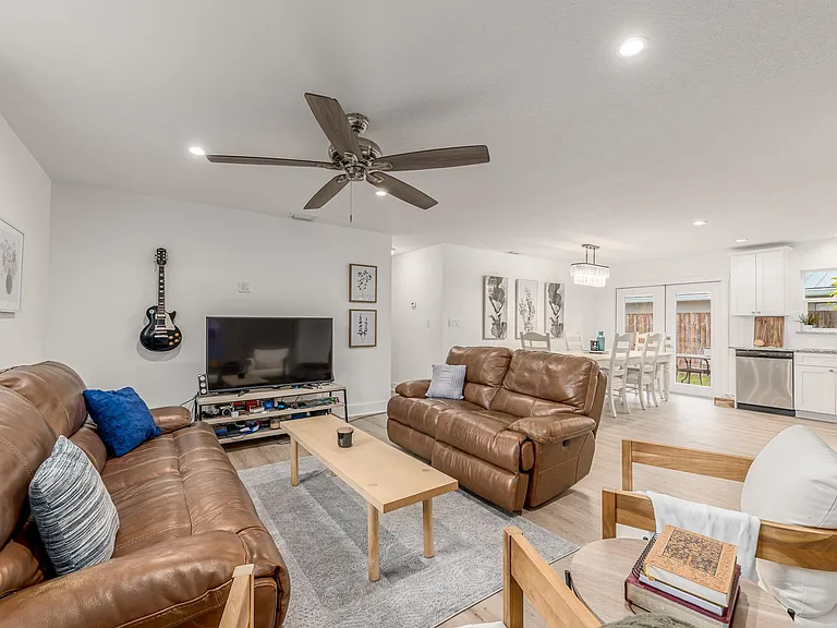 1170 SW 31st St — Photo 16