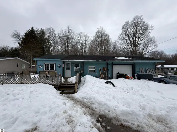 5681 M 66 N, Charlevoix, MI 49720