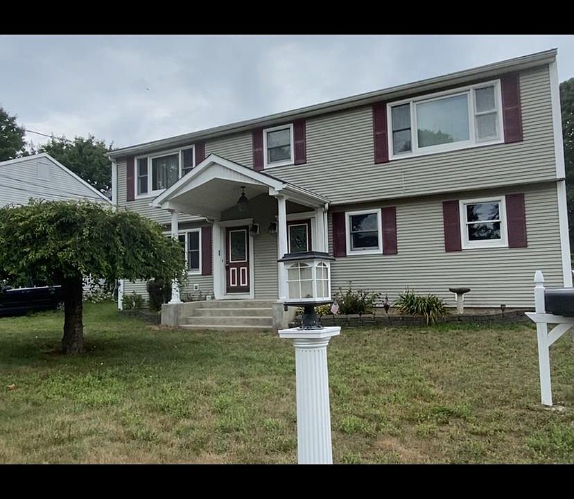 3 family home, first floor unit