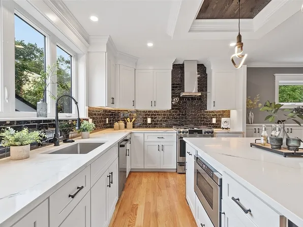 15-15A Park St #A, North Reading, MA 01864