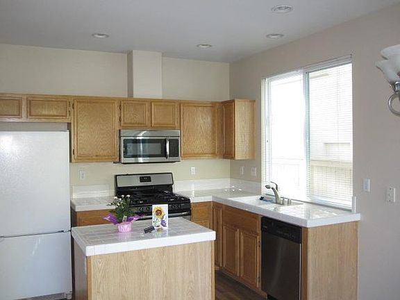 4th image of 857 Blue Heron Dr