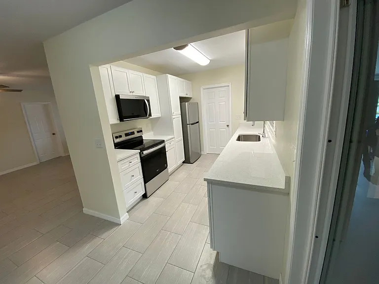 640 Poinsettia Dr — Photo 4