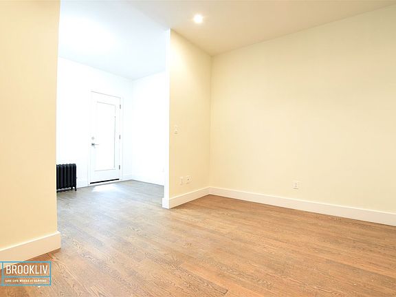2nd image of 961 Washington Ave APT 1E