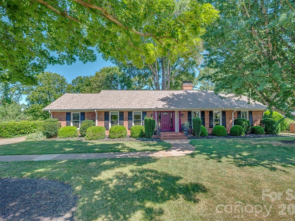 1st image of 271 McCall Dr