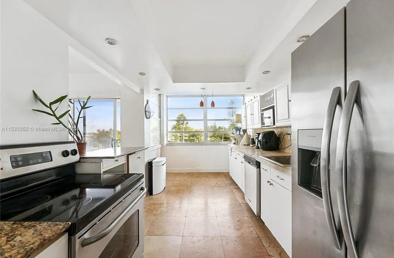 2 bed, 2.0 bath, 1165 sqft, $3,200 — Photo 1