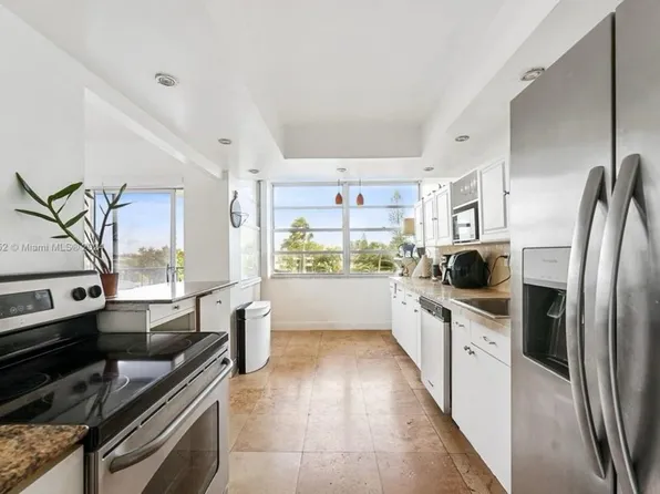 11930 N Bayshore Dr APT 302, North Miami, FL 33181