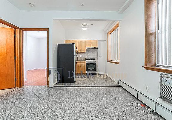 4th image of 30-01 Newtown Ave #Gs3