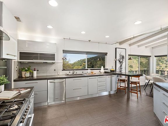 5th image of 2221 Castilian Dr
