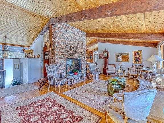 3rd image of 979 Farr Hill Road