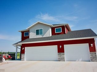 212 Prairie Dr N, Hankinson, ND 58041