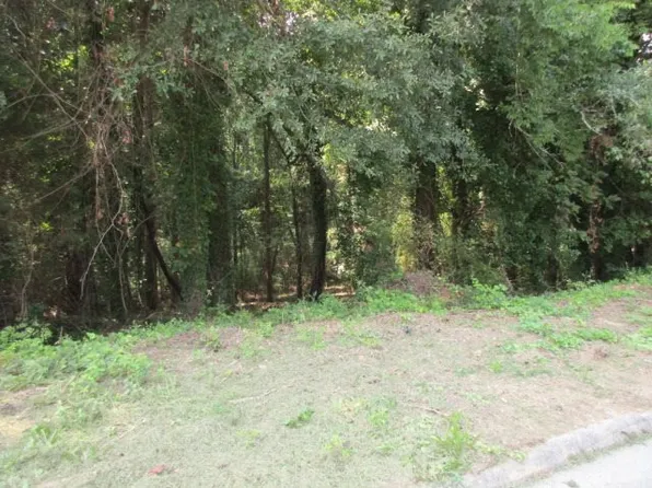 2408 Glengerrie Dr, Soddy Daisy, TN 37379