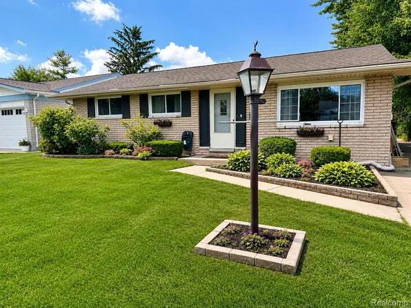 39752 Edmundton Dr, Canton, MI 48187