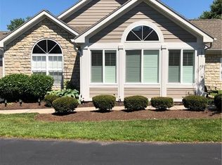 196 Edinburgh Village Dr, Dayton, OH 45458