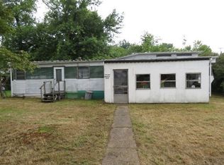 10383 Maple Ln, Conneaut Lake, PA 16316