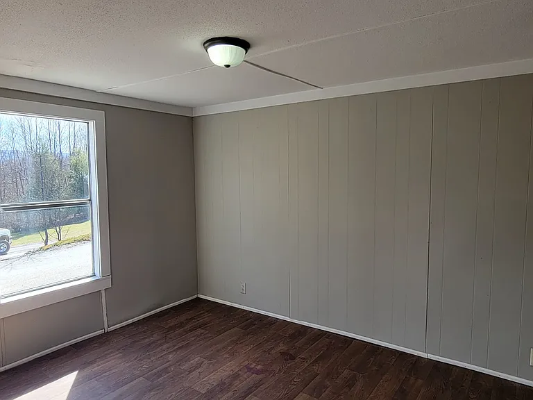 115 Linden Ln — Photo 13