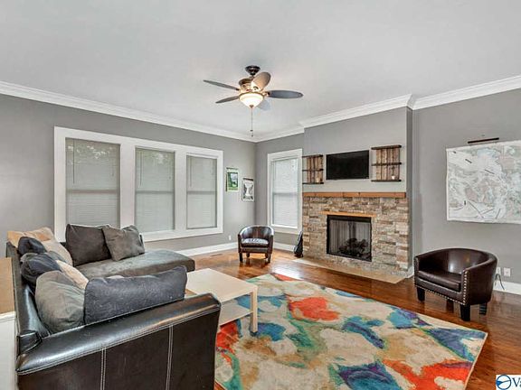 5th image of 511 Ward Ave NE