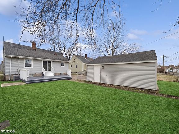 4th image of 596 Mackinaw Ave