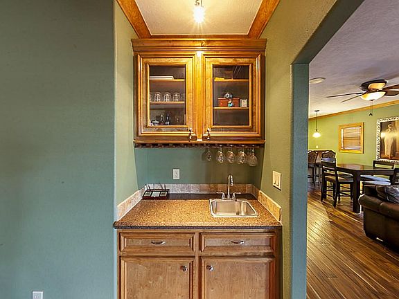 5th image of 2617 White Oak Dr