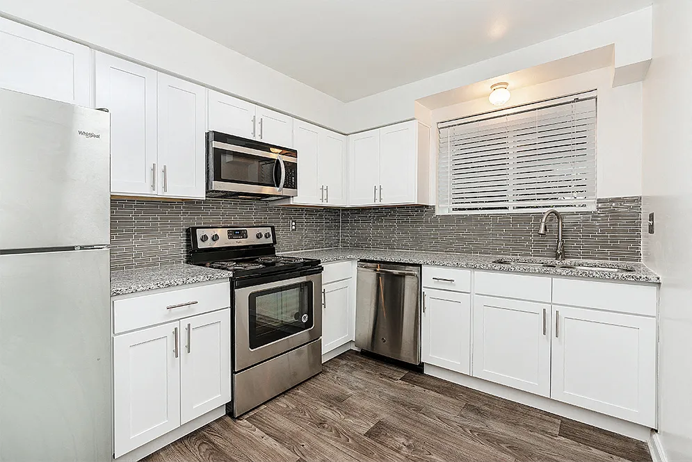Lincoya Bay Apartments and Townhomes — Photo 2