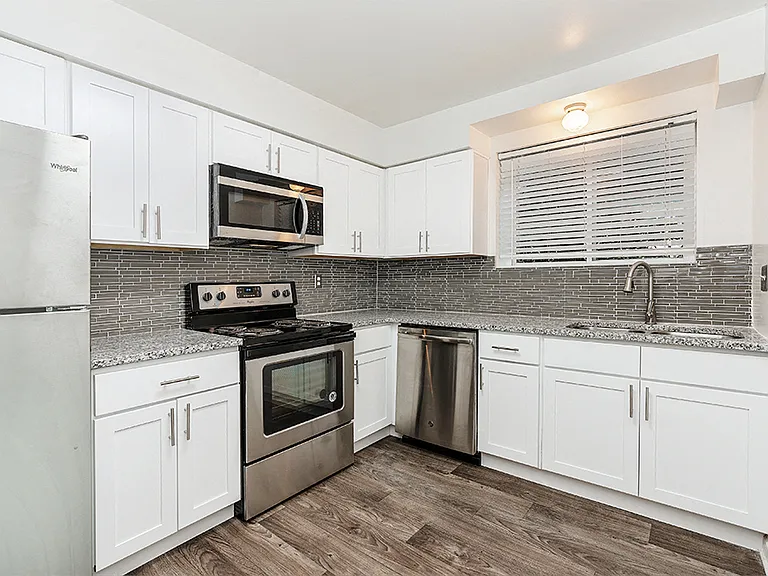 Lincoya Bay Apartments and Townhomes — Photo 2