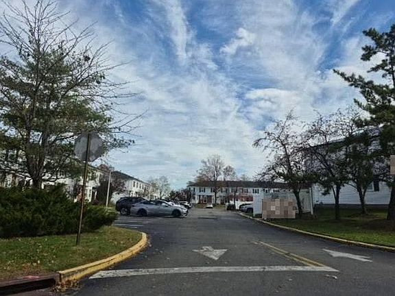 4th image of 10 Begonia Ct