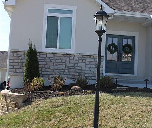 2nd image of 205 S Prairie Rose Cir