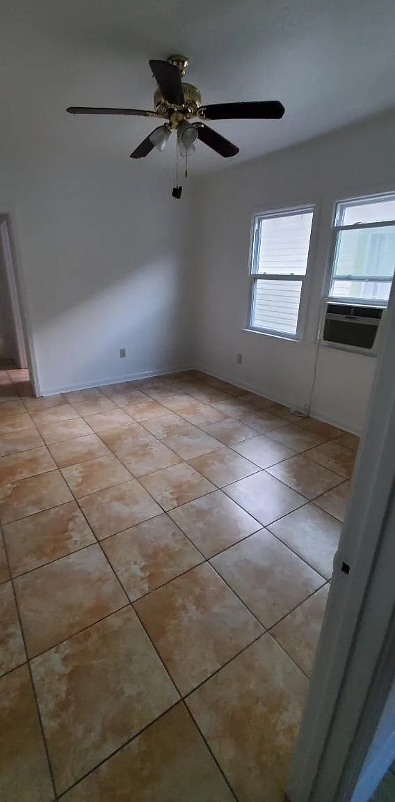 1118 Lizardi St — Photo 2
